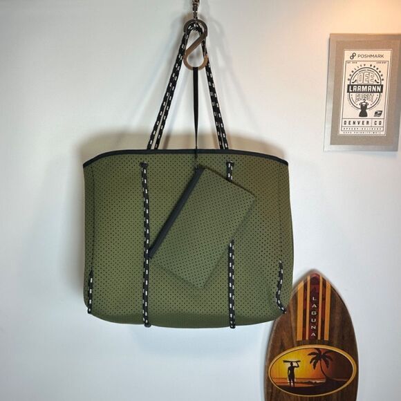 BOLT-BARBELLS-HEART®  |  DESIGNER TOTE BAG  |  PERFORATED  |  + MATCHING BAG - Picture 3 of 16